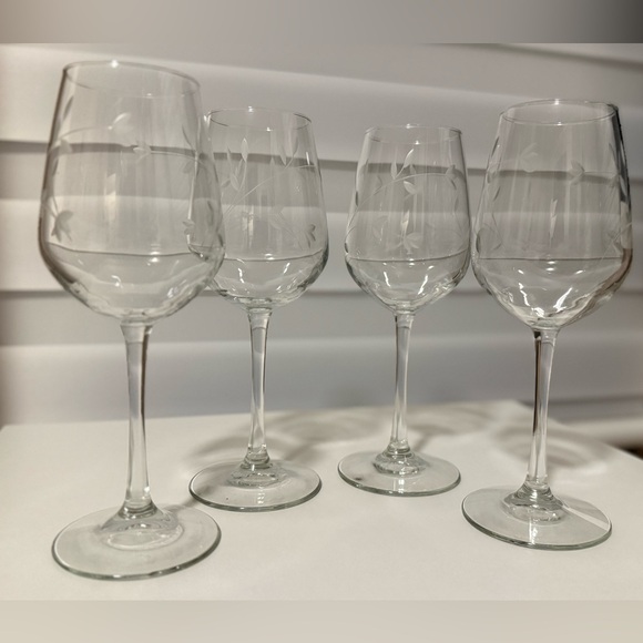 handmade wine glasses Integrity Bottles Hubby Wifey, (Set of 2) Stemmed Wine Glasses, Handmade,  Handblown, Hand Etched Gifts, Sand Carved, 16oz, Laser Etched or Hand  Etched main image 0